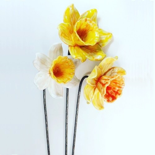 Spring is finally here and golden daffodils abound! Enjoy those sunny blooms all year with these fab