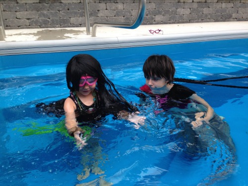 exaltedgalaxies: Baby Feferi goes swimming with Big Sister Meenah!