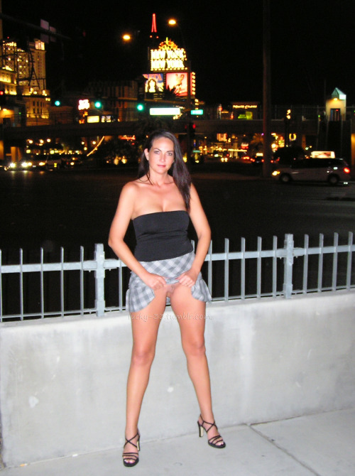 lucky-33: Aug 2004 The Tropicana Some more older pics of M flashing around Vegas…long before we moved here! 