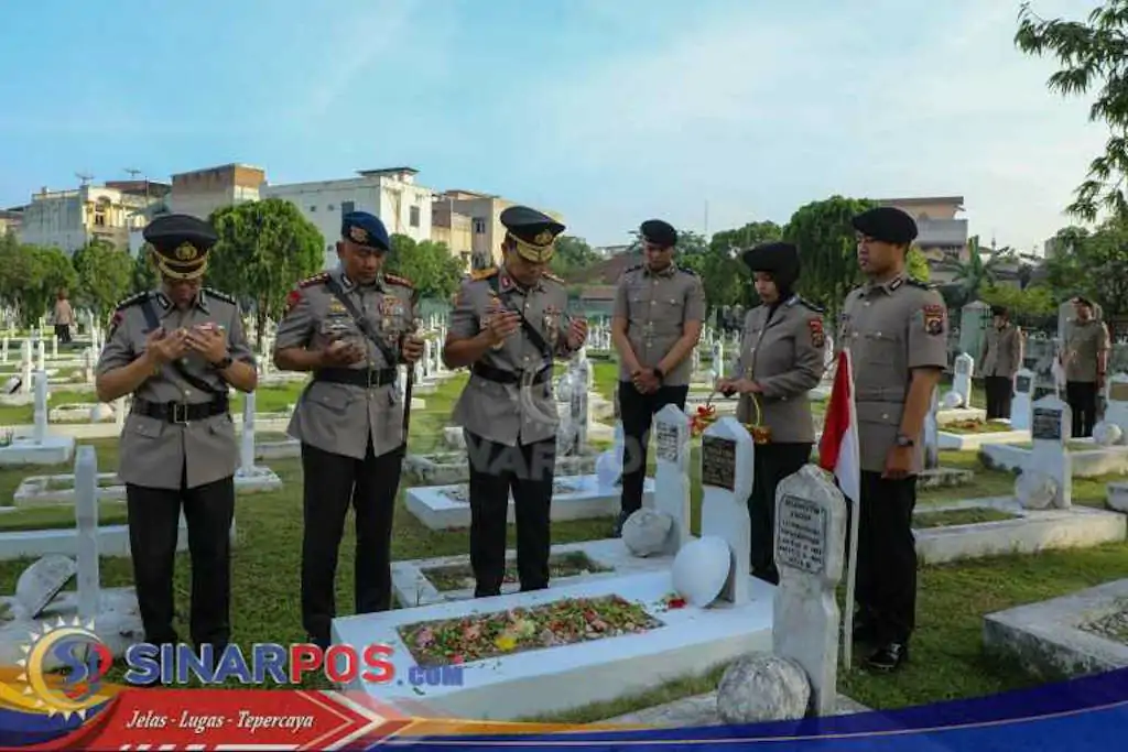 Polda Sumut Ziarah ke Taman Makam Pahlawan Bukit Barisan Dalam Rangka HUT Bhayangkara ke-79