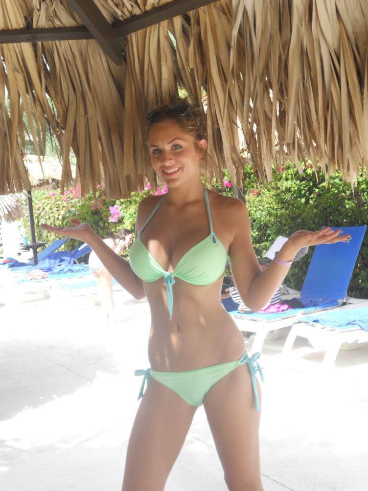 beach-goddess:  Beach Goddess