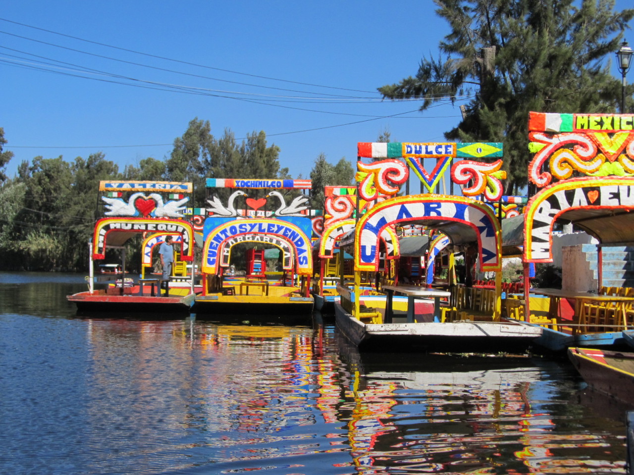redlorrylikes:  Xochimilco, Mexico City.  