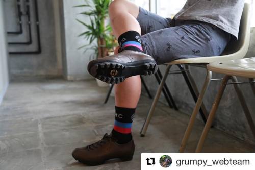 grumpy-bike: 使い込む程に味が出るQuoc Phamシューズ。ぜひご検討下さい。#Repost @grumpy_webteam with @repostapp ・・・ QUOC PHAMの