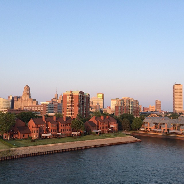 My favorite vantage point of #Buffalo. In this light, it’s pretty easy to see why they call her “the Queen City”! 👑🌇 #Buffalove14 #ISpyNY #nofilter