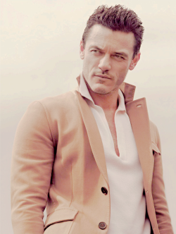 grumpybard-blog: Favourite Photos of Luke Evans: [6/?]