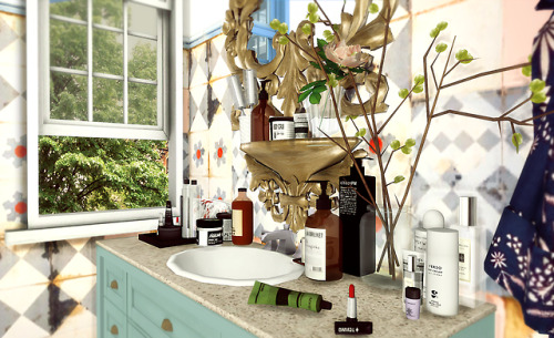 blackmojitos:iris cutie bathroom // sink vanity | mirror | robe | folding mirror | vase wi