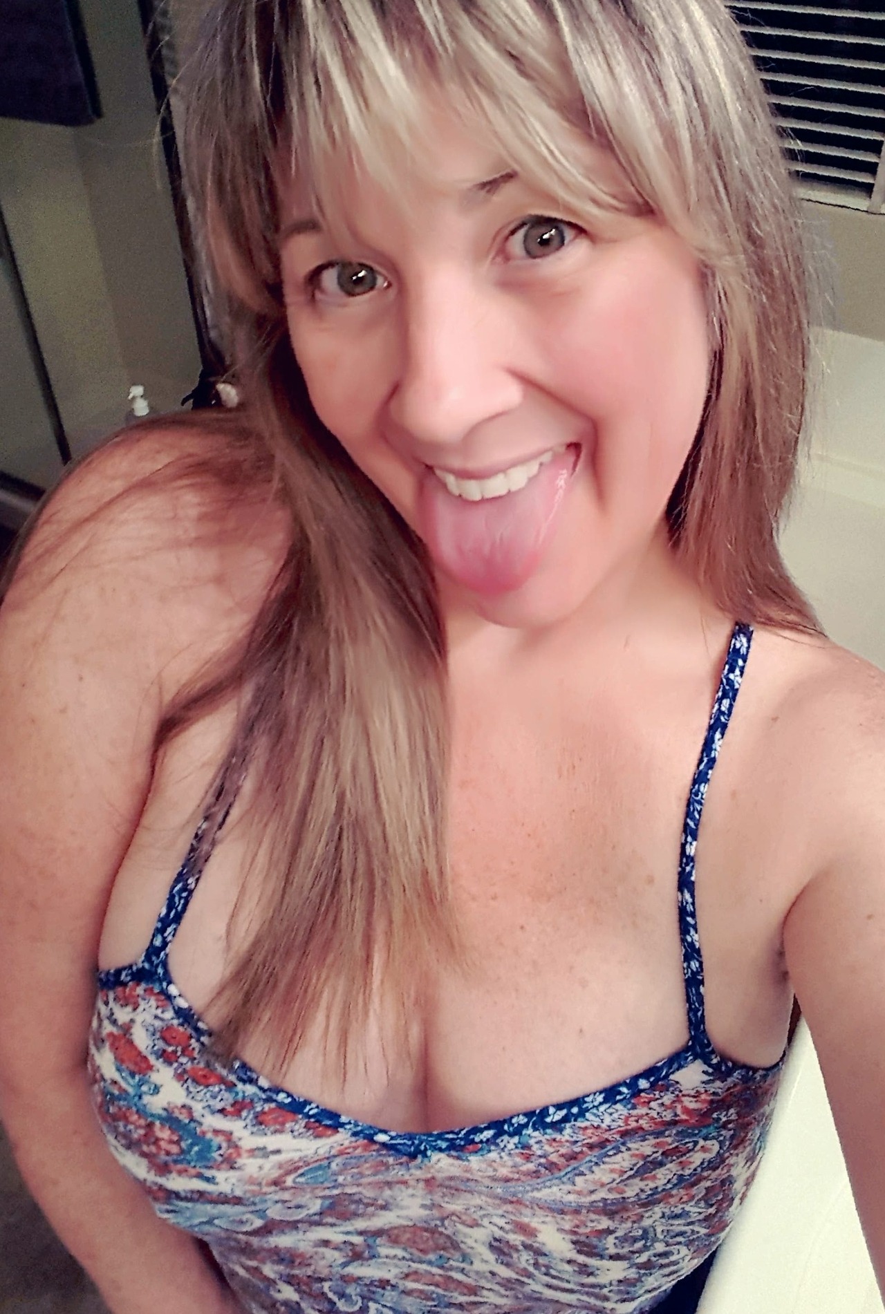 tracyxoxoxo:  Good Morning all you Amazing Sexy People of Tumblr 💋💋 Hope you