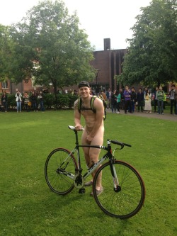 dirtygay:  liamthomasm:  Naked bike ride  ✞DIRTY GAY✞ 