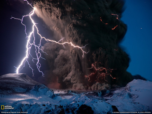 The eruption of the Eyjafjallajökull with lightning bolts during the eruption. Photograph by Sigurdu