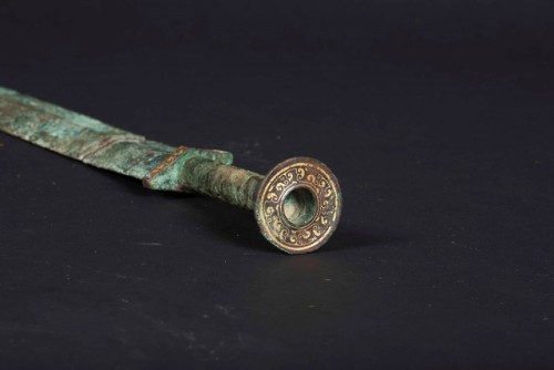 Chinese bronze sword with gold decor, Warring States Period, 4th-2nd century BC.from Cambi Auctions