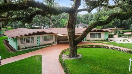 $850,000/4 br/4240 sq ft/1.1 acresSanford, FLbuilt In 1959