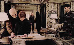h0pe-bey0nd-the-stars:  Swanqueen + grabby hands 