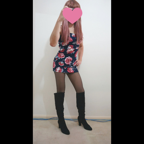 katielinz:Same floral dress but with boots