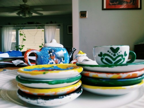 ukulelame:  tea set i painted in the 2nd grade 🐤