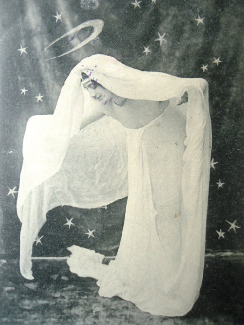 Beautiful Bergeret postcard from a serie called &ldquo;La Nuit&rdquo;.Lady in big veil with on the b