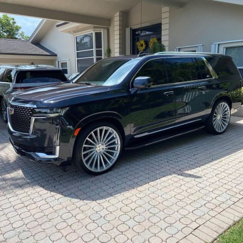 Badass Escalade on 26” Gloss Silver Koko Kuture URFA Wheels w/ exposed lugs#giovannawheels #giovan