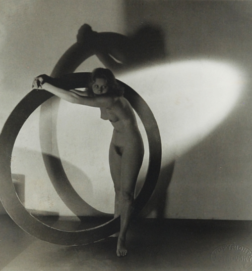 Josef Vetrovsky: Girl with hoop 