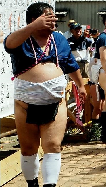 zurumukechinpolove: fareastsnowbear: 山笠親父素敵なお腹 熟した男たちの腹って、どうしてこんなに卑猥なんだろう？