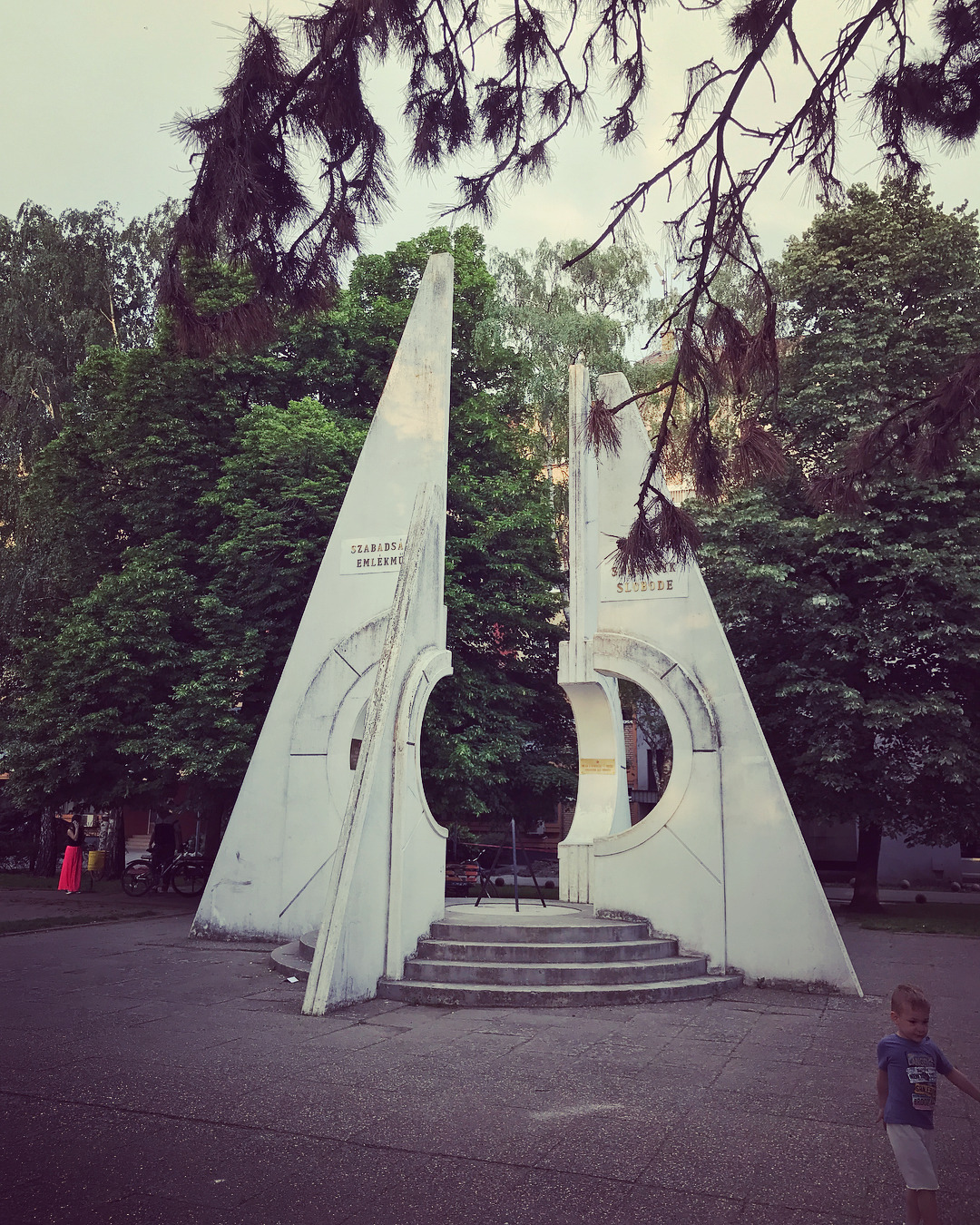 #spomenik #temerin #serbia #europe #saabvoyagebelgade2018 #saab95ng (at Temerin)