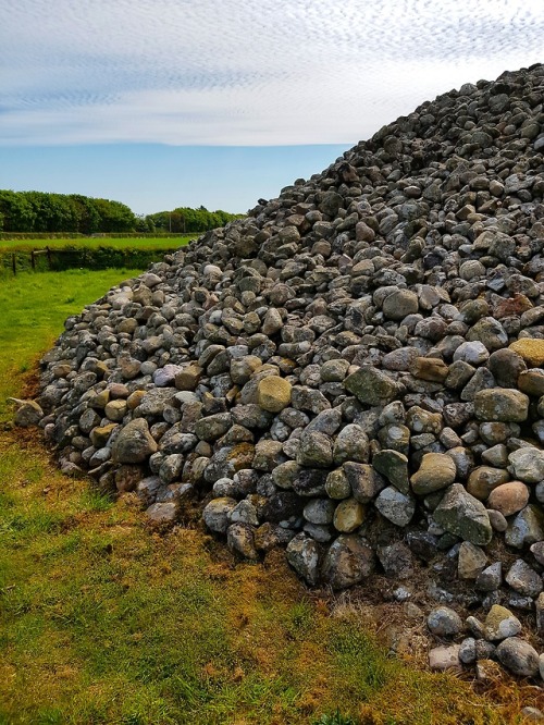 Memsie Burial Cairn, Memsie, Scotland, 29.5.18. A large and well preserved burial mound; one of a nu