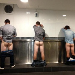 budznbrewz: butt-boys:    My kinda pisser!    Follow me on Twitter