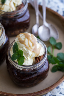 do-not-touch-my-food:  Chocolate-Pecan Cakes