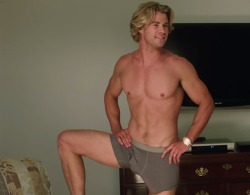 hotcelebs2000:  CHRIS HEMSWORTH  