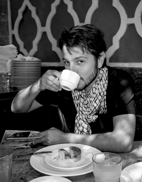 diegolunadaily: Diego Luna photographed by Preston Schlebusch, November 2009{1} {2}