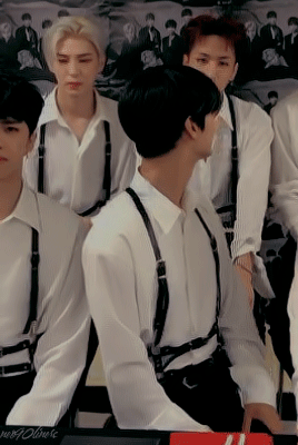 neo90liners:90 liner’s cute dance :3