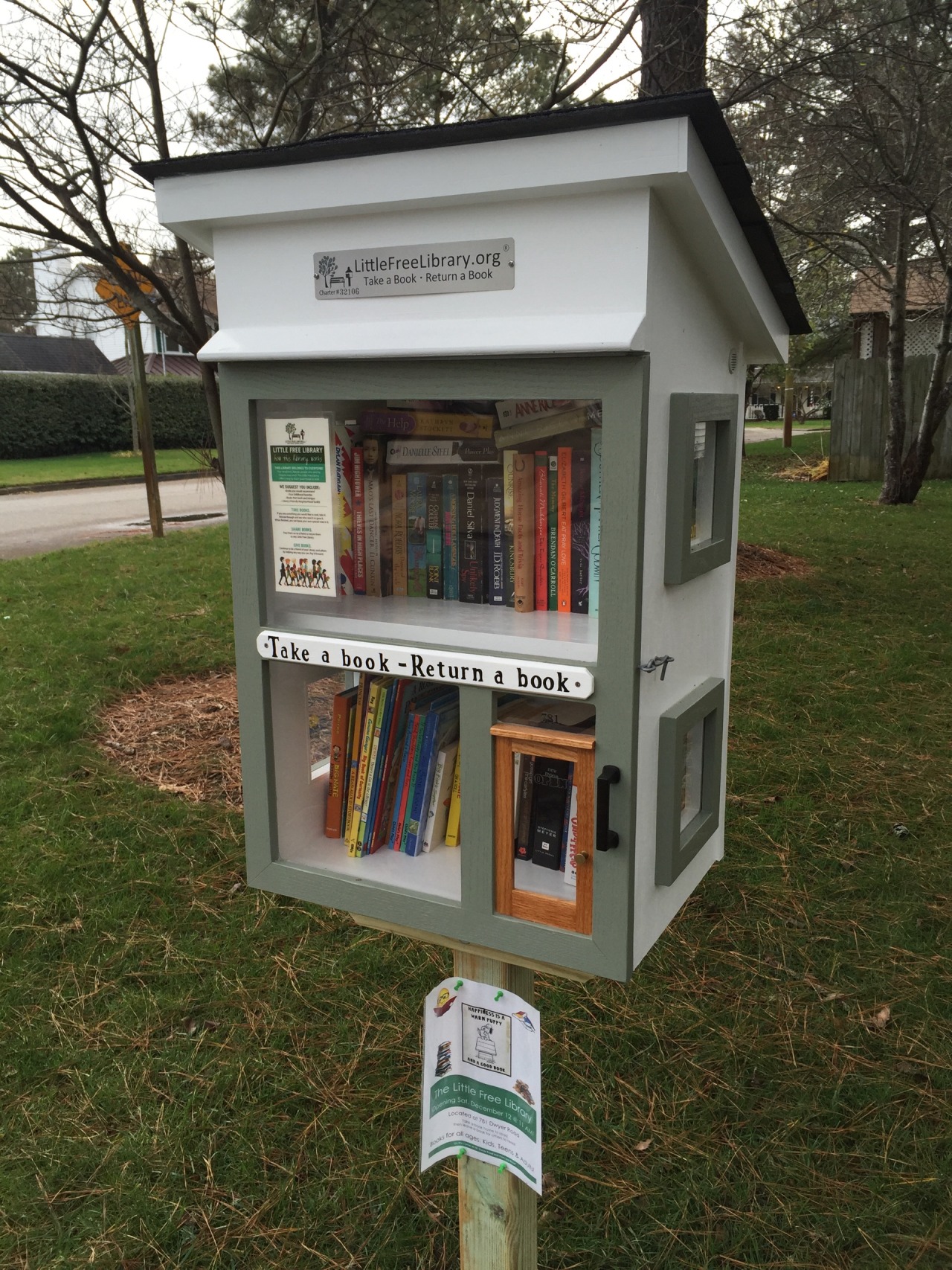 thedigitallibrarian:  My parents finished their Free Little Library!! I ❤️ it!