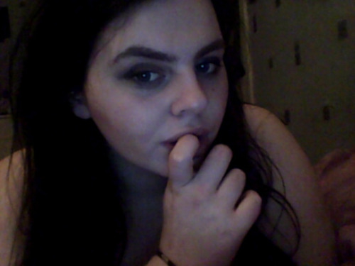 undereyelouisvuittons:when most of your makeup is gone so you pull out the webcam to take grainy sel