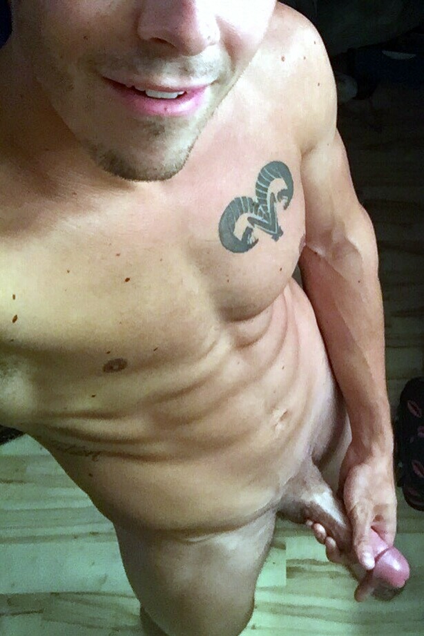 brainjock:  Messy Gymrat!  I’m back with another Triple B (Bangin’ Bod Bro) for