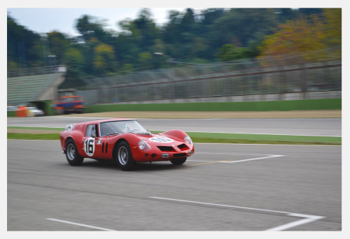 Breadvan.Ferrari 250 GT Drogo “Breadvan” sul rettifilo dell’autodromo Enzo e Dino Ferrari di Imola.