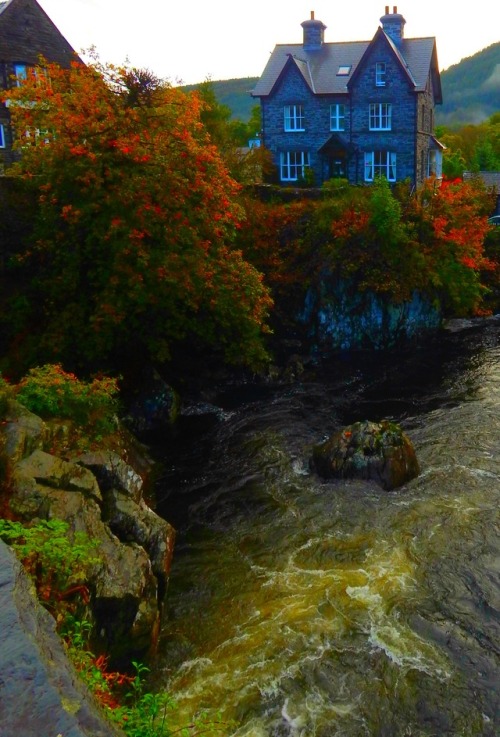 fuckitandmovetobritain:  Wales - Caernarfon, porn pictures