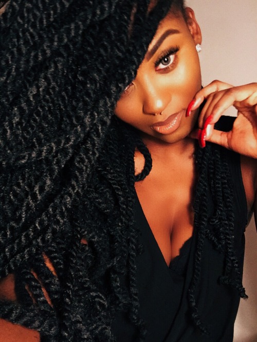 afrodesiacworldwide:    farafin    Instagram :  @bkmsang ❤️💛💚 