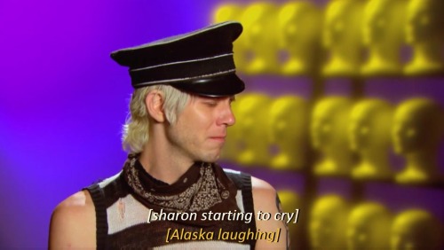 breadmaakesyoufat:Alaska’s commentary on season 4 of untucked changed me as a person.