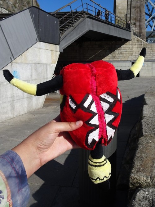 over-the-rinabow: I finished making the third in my set of Zip-up Tapu plushes: Tapu Bulu! This was