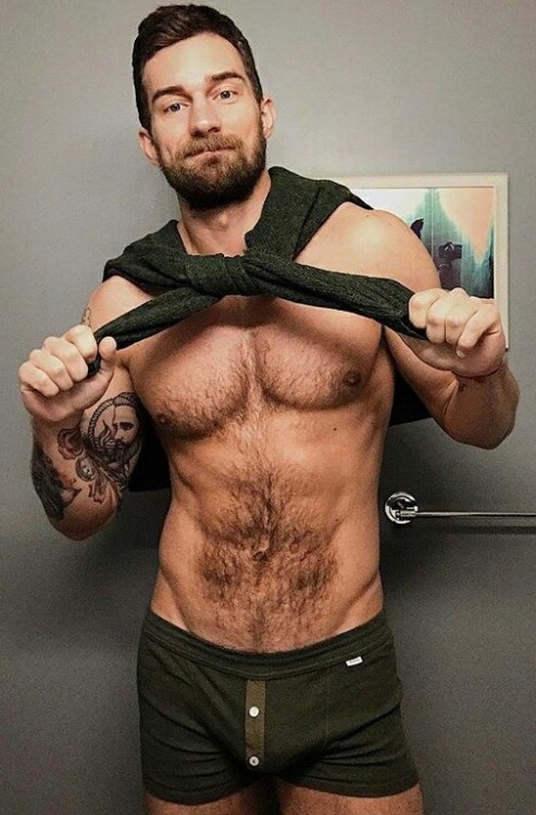 SIMPLE NAKED MALE