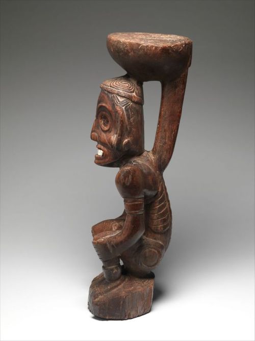 Wooden Taíno zemí (c. 1000, probably from the Dominican Republic). It is 68.5cm tall, 21.9cm wide, a