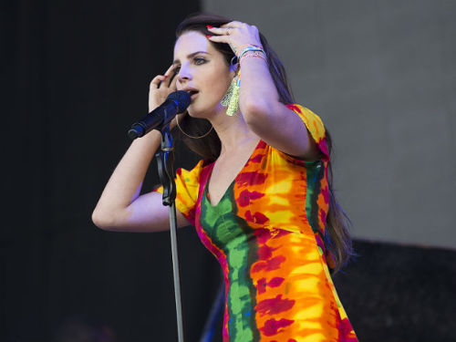 pinupgalore-lanadelrey: Lana Del Rey performing at Glastonbury