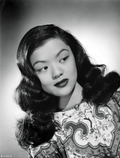 aozoramusume: Chinese American actress Maylia (also known as Gloria Fong), 1940s