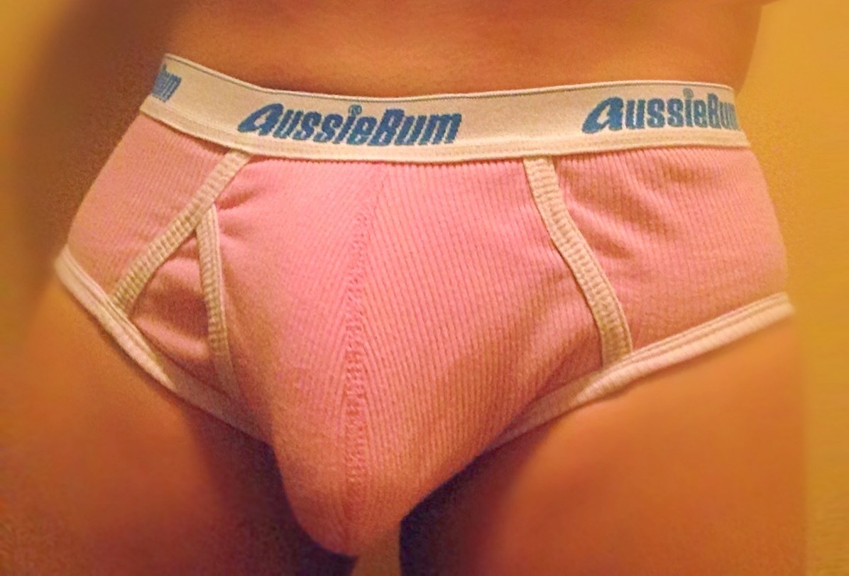 aussiehotnessdudes:  Pink Wednesday in Aussie Bum Original briefs.  Thanks Aussieboi93