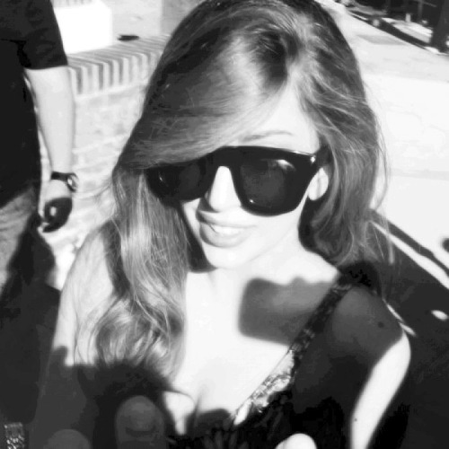 Photographs Gaga.