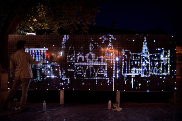 cosascool:  Water Light Graffiti by Antonin Fourneau.  video