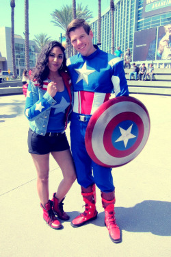 Callmekitto:  Mckelvie:  Khre8Tion:   Wondercon 2013! Me And Captain America! Me