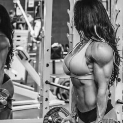 femalemuscletalk:  Now that’s weird, I