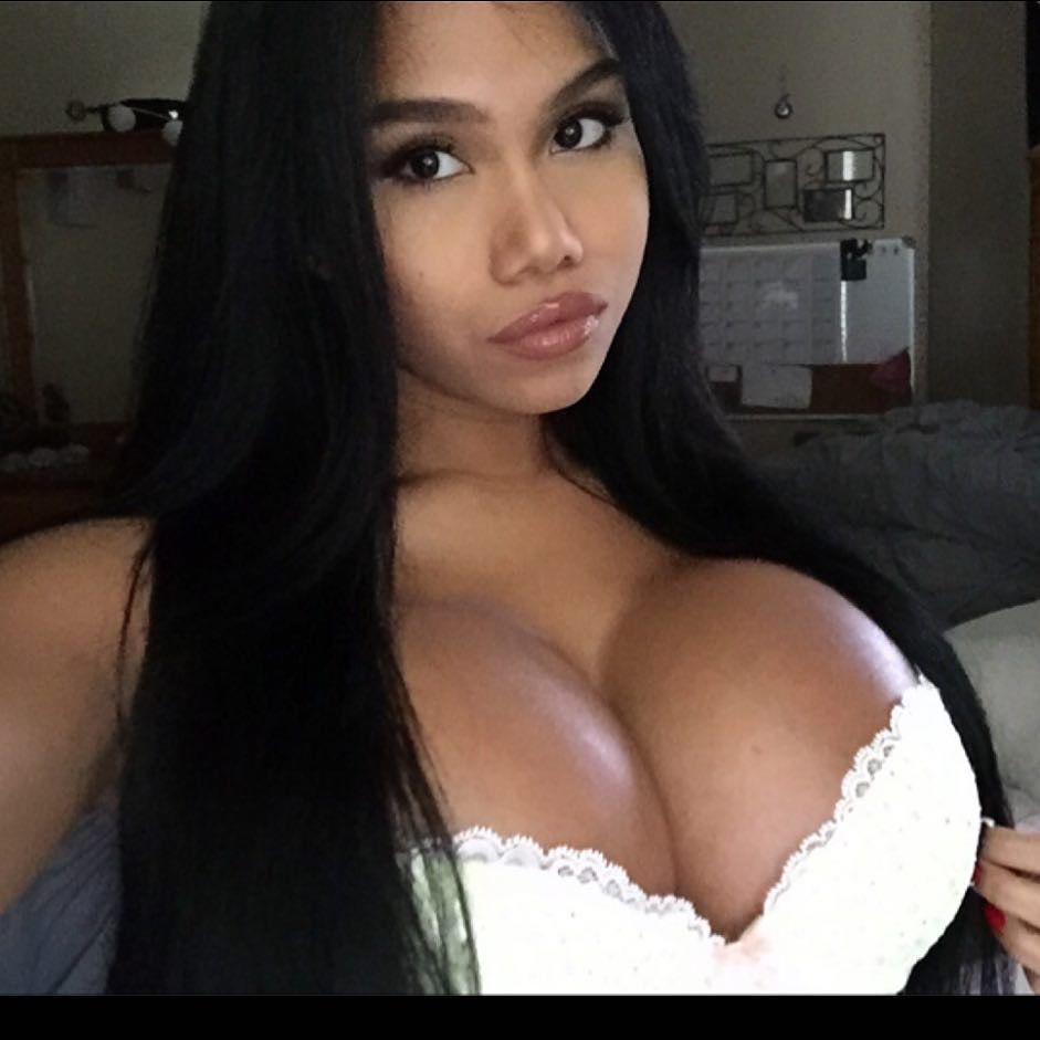 megabimbothings: 14by8inches:  ❤️ Large boobs &amp; babes by 14by8inches