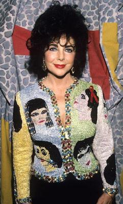 ava-et-liz:  Elizabeth Taylor being honored