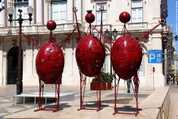 the-undiscovered-countries:  Sculptures by Jorge Vieira, Praça do Município, Lisbon, Portugal Join me on my journey to all the undiscovered countries.  Se donde esta eso :_)