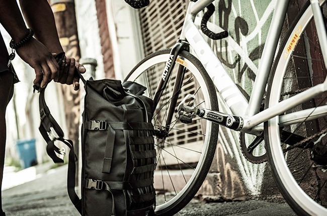 impactgarage:   BARRAGE CARGO/chrome   FIT: • Ergonomic shoulder strap design with